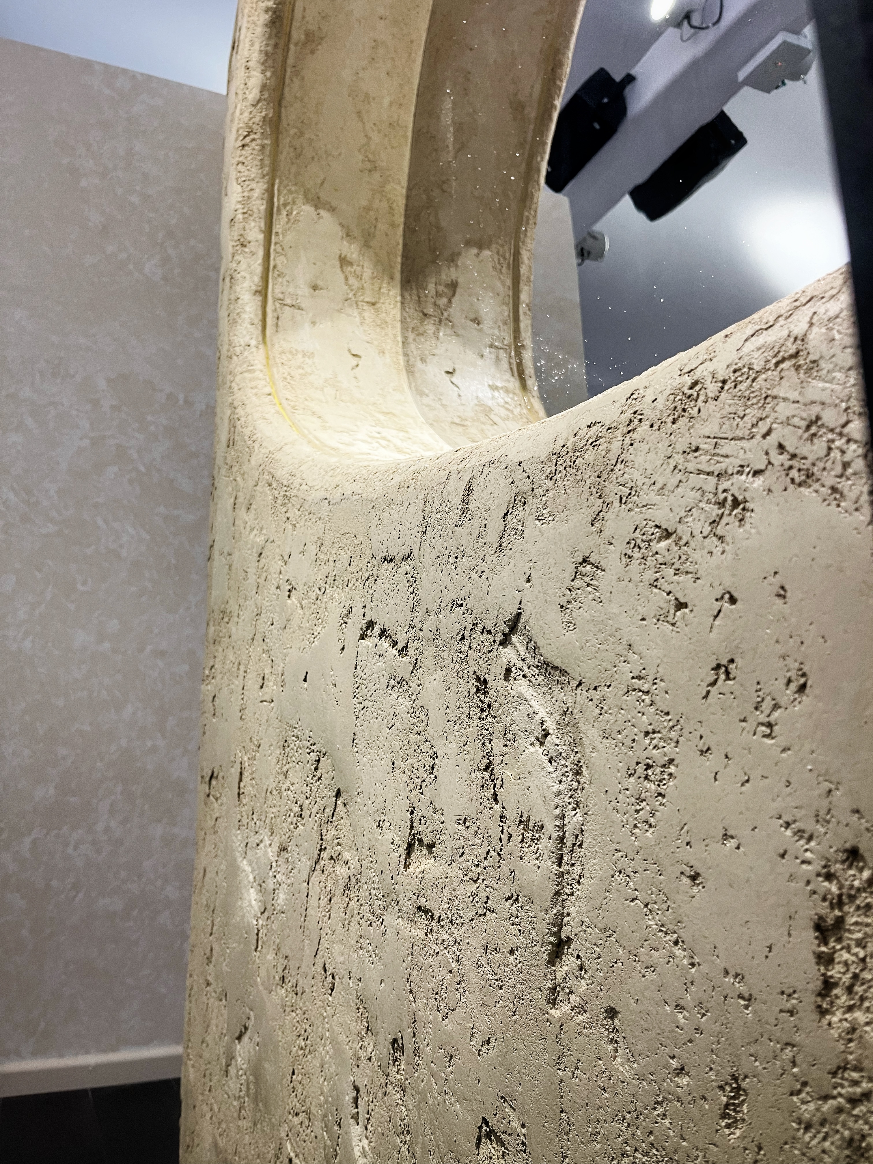 Sculptural Arch — Raw Grain
